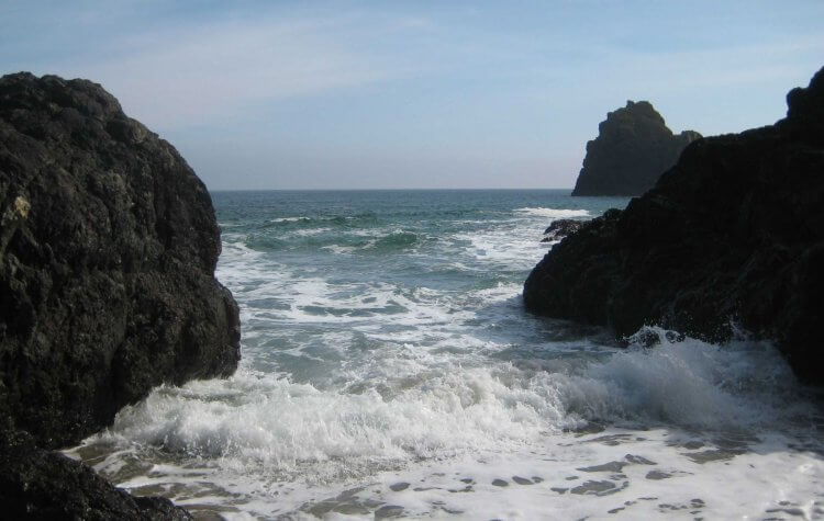 Tied coming in through the rocks
