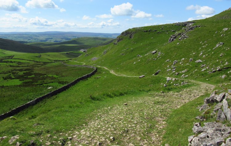 Settle - Track through the valley from Stockdale farm Track through the valley from Stockdale farm