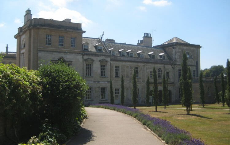 Woburn - Entrance to Woburn Abbey Entrance to Woburn Abbey