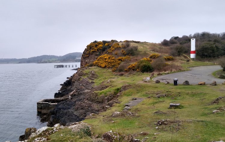 Dalgety Bay - Ha Lighthouse Ha Lighthouse near Aberdour