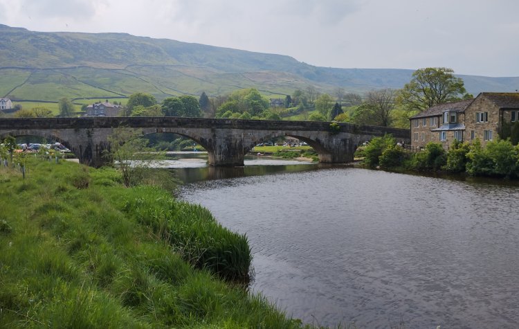 Grimwith Reservoir - Bridge over the river Wharfe at Burnsall village Bridge over the river Wharfe at Burnsall village
