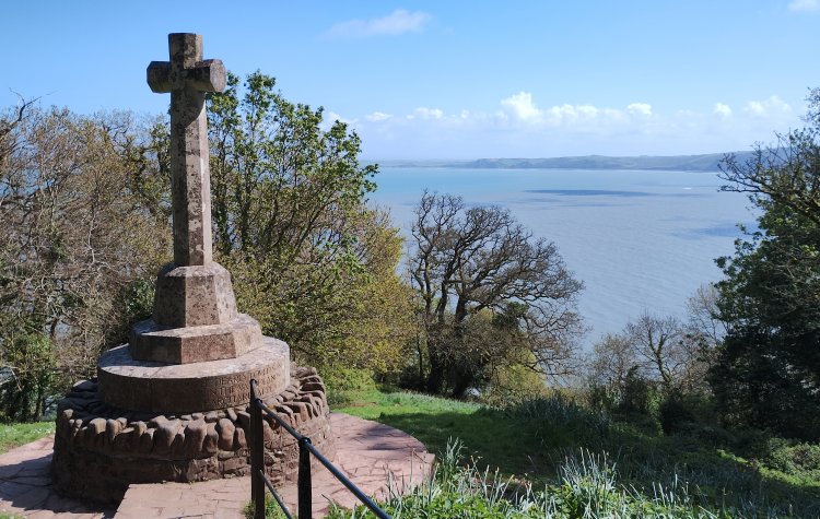Cloverly to Hartland - Memorial at Clovelly Memorial at Clovelly
