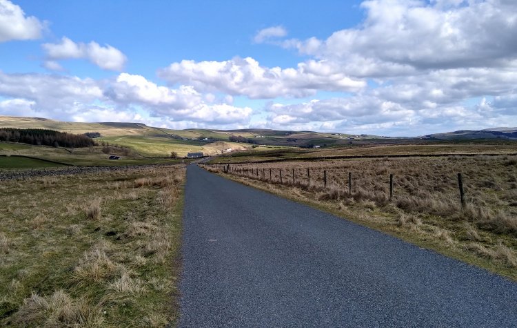 Farm track to the River Tees
